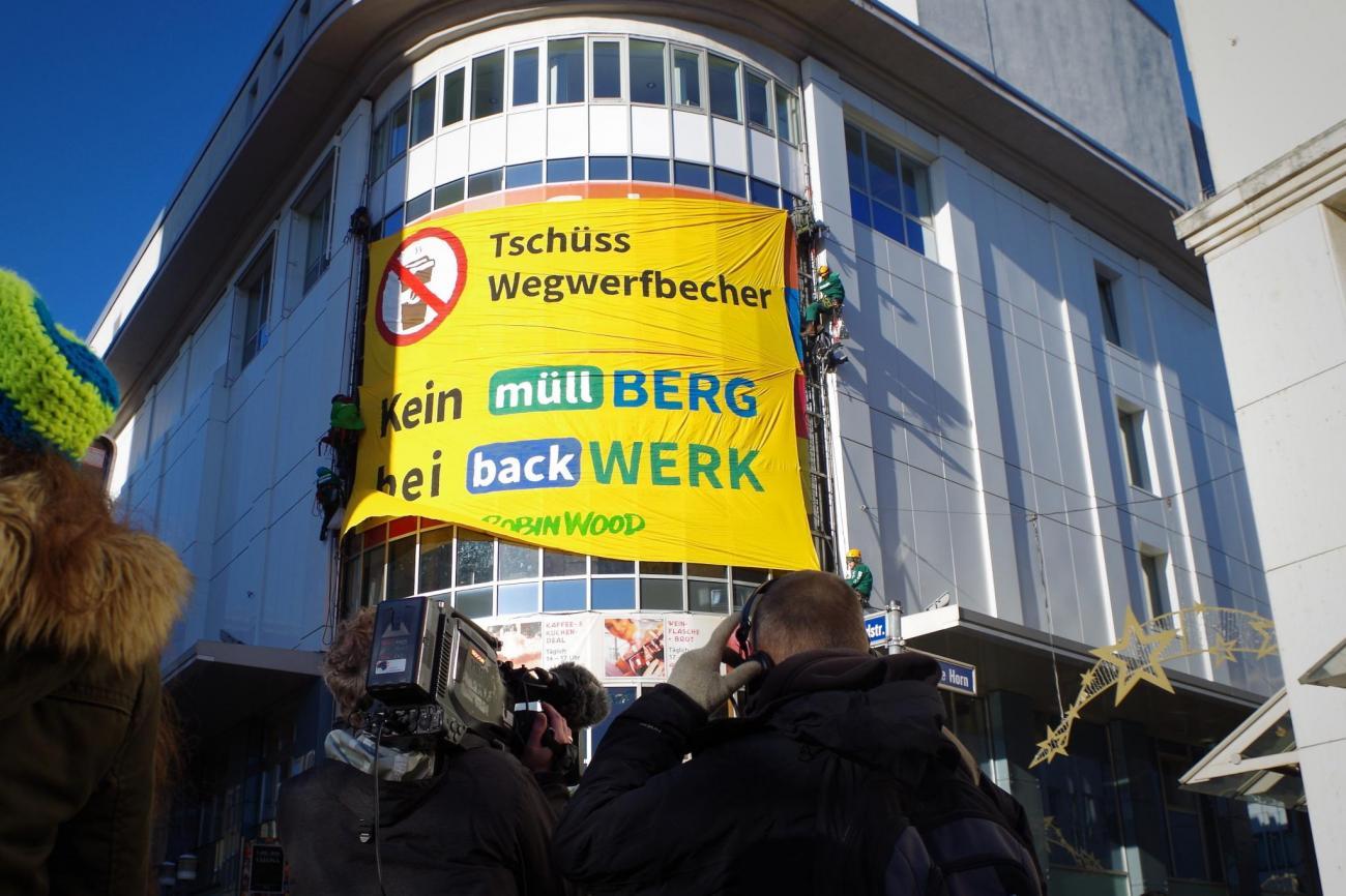 Aktion gegen Wegwerfbecher in Essen