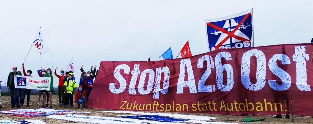 Protestaktion für ein Autobahnmoratorium / Aktion in Hamburg gegen die A26-Ost, 6.6.21 (ROBIN WOOD / Ute Bertrand)