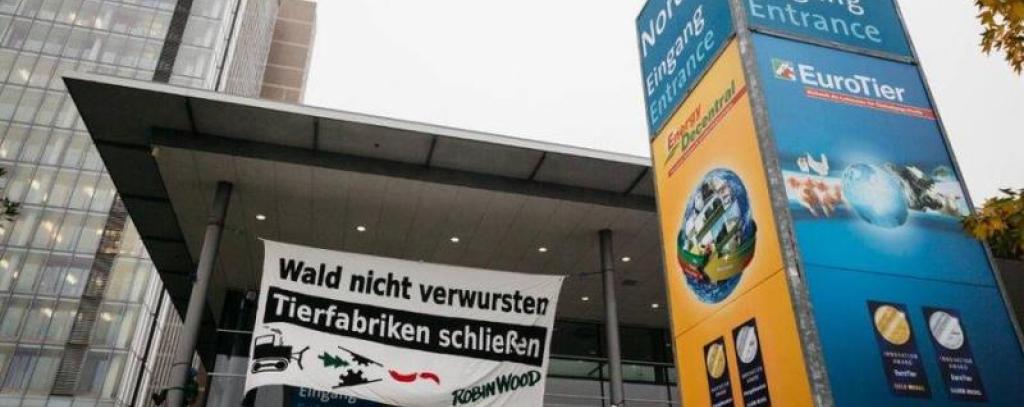 ROBIN WOOD Kletteraktion zur Eröffnung der Eurotier 2016 in Hannover