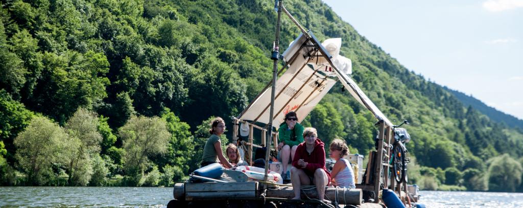 ROBIN WOOD ist jedes Jahr im Sommer auf Aktions-Floßtour (Foto: Pay Numrich)