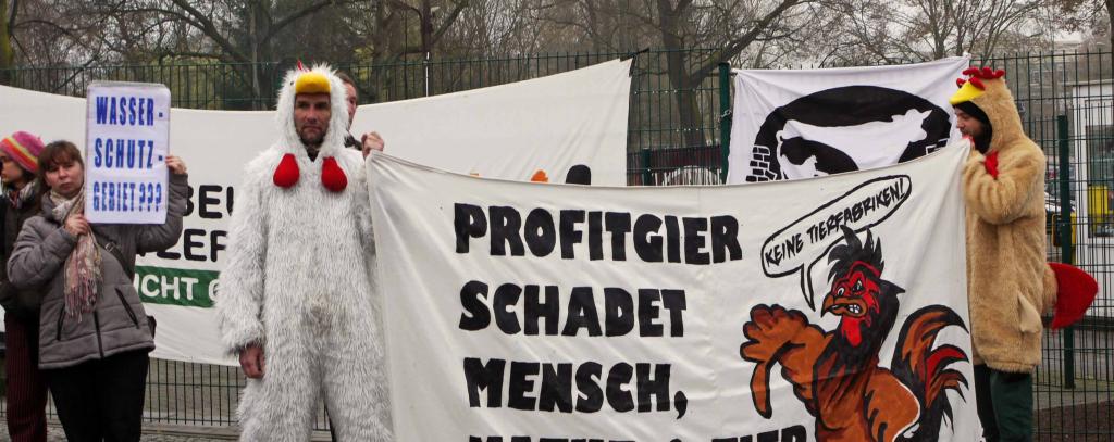 Protest gegen Ausweitung der Schlachtanlage in Niederlehme zum Erörterungstermin am 30.3.17