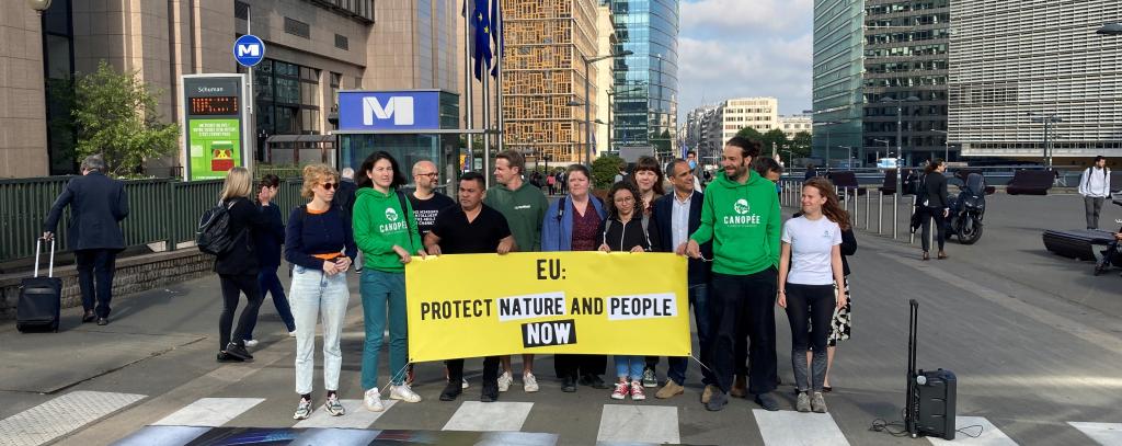 Die EU soll Natur UND Menschen schützen, Protest in Brüssel, 12.05.2022 (Foto: Canopee)