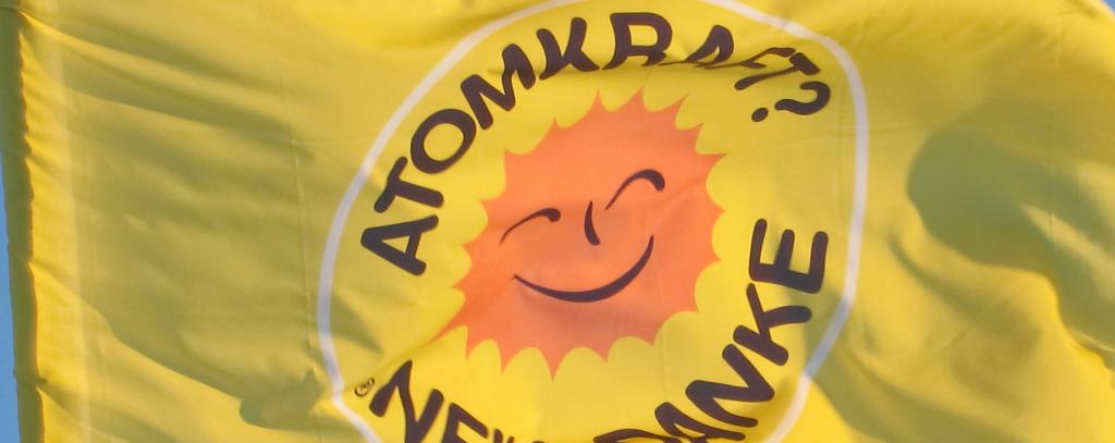 Flagge mit Aufschrift "Atomkraft Nein Danke!" Flagge mit Aufschrift "Atomkraft Nein Danke!"