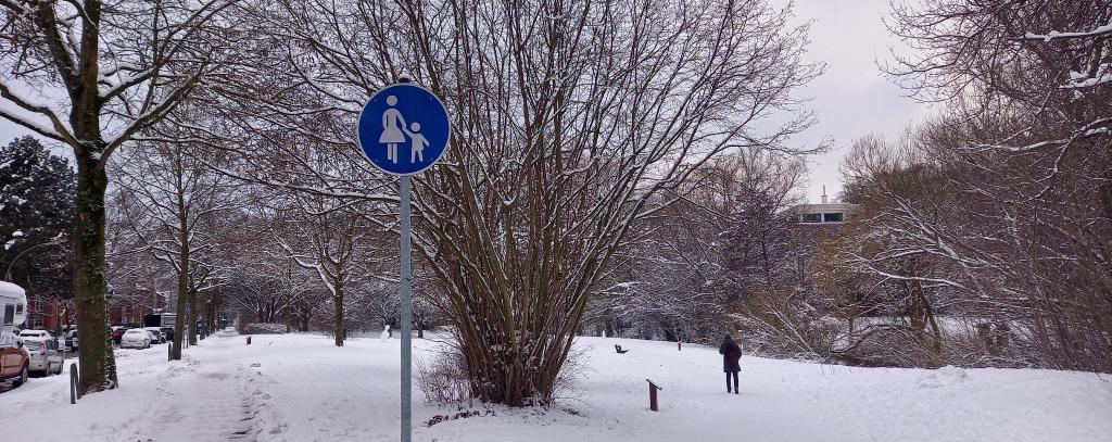 Fußweg im Schnee