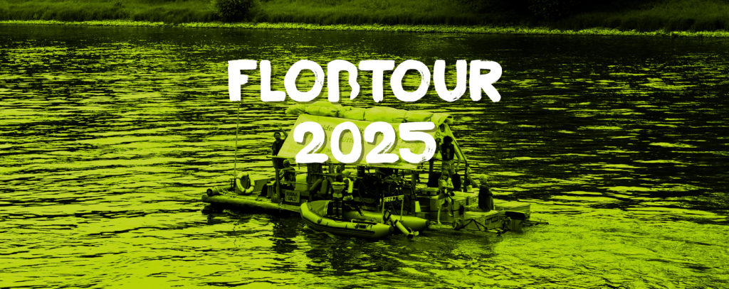 Floß-Bild grün eingefärbt, Schrift: Floßtour 2025