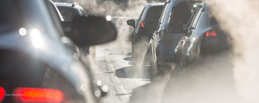 Autos im Abgas