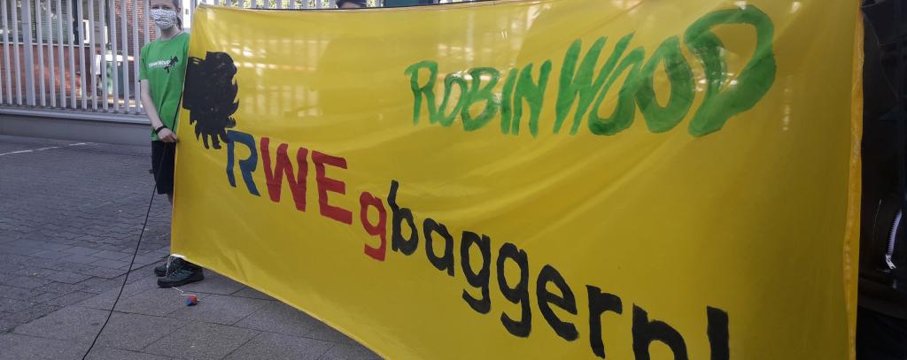 Bannerprotest vor der RWE-Zentrale in Essen, 26.6.2020 (Foto: ROBIN WOOD)