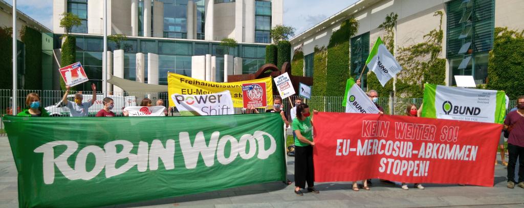#StopEUMercosur - Protest vor dem Bundeskanzleramt in Berlin, 29.6.2020 (Foto: ROBIN WOOD)