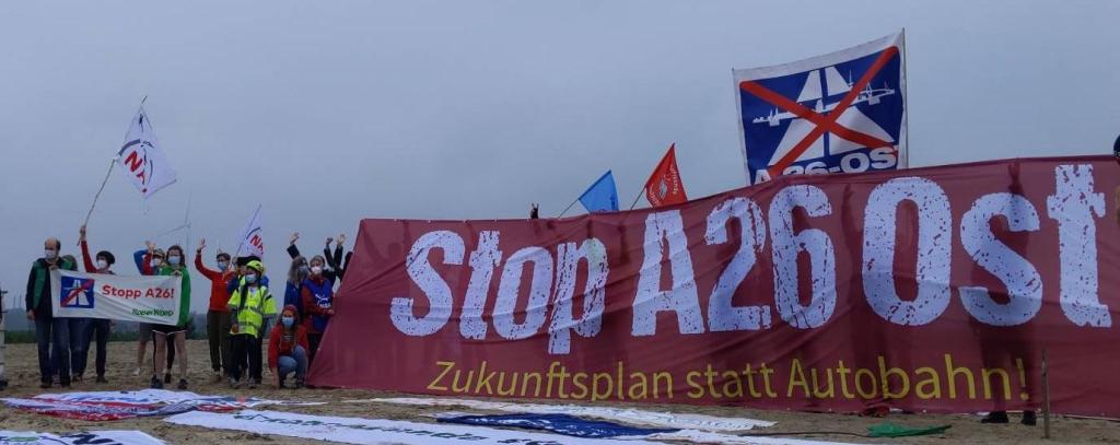 Protestaktion für ein Autobahnmoratorium / Aktion in Hamburg gegen die A26-Ost, 6.6.21 (ROBIN WOOD / Ute Bertrand)