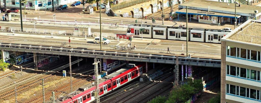 Zugbrücke in der Großstadt