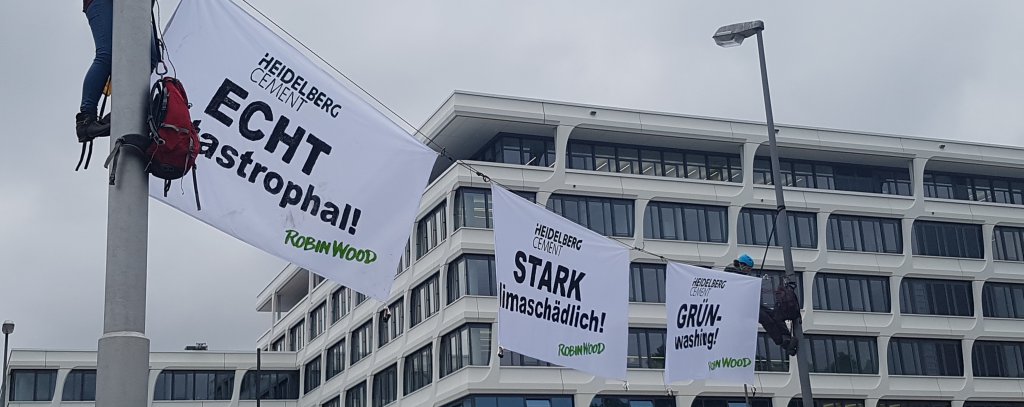 Bannerprotest vor dem Hauptsitz von HeidelbergCement, 4.6.20 Foto: ROBIN WOOD