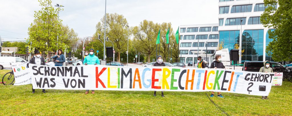 Protest zur Hauptversammlung von HeidelbergCement, 6.5.21 (Foto: Joe Pohl)