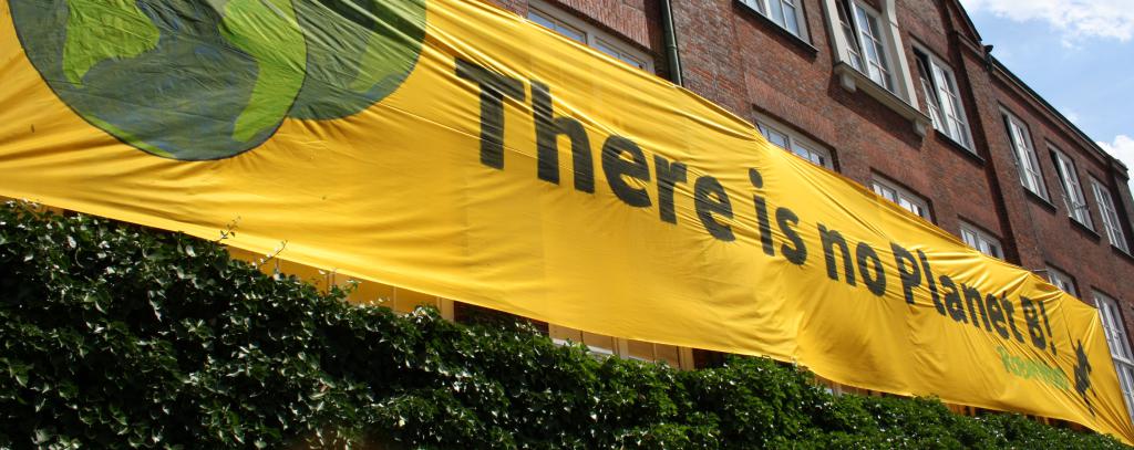 "There is no planet B" - Banner am Kunsthaus Hamburg