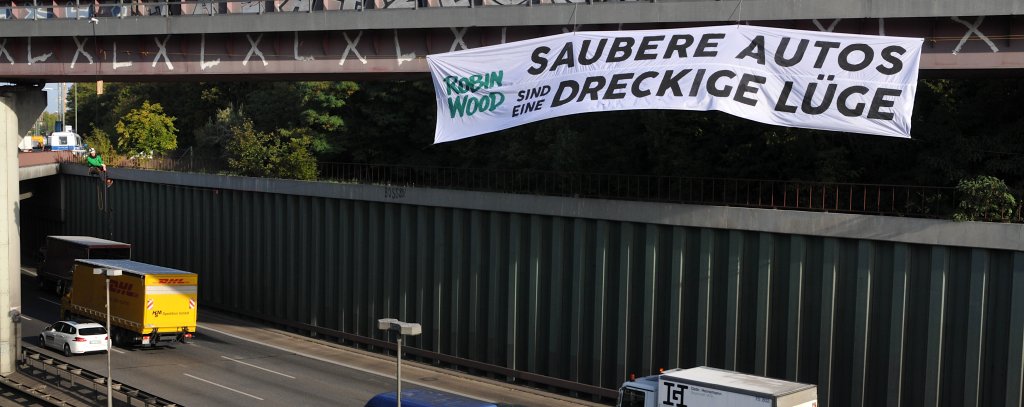 ROBIN WOOD-Protest gegen die A100 in Berlin, 20.09.2019 (Foto: ROBIN WOOD / Knut Hildebrandt) Protestbanner über der A100