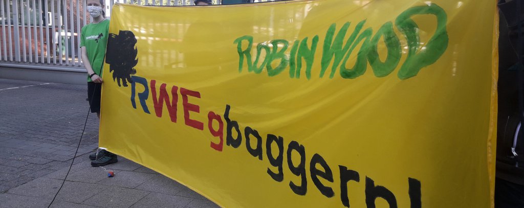 Bannerprotest vor der RWE-Zentrale in Essen, 26.6.2020 (Foto: ROBIN WOOD)