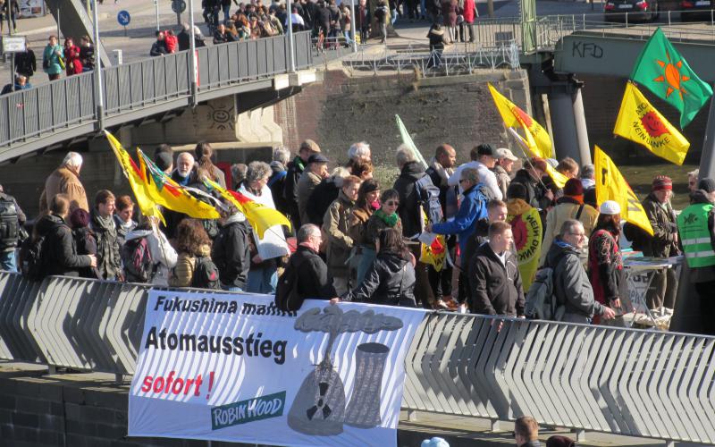 Fukushima mahnt - Demonstration in Hamburg am 11.03.2017