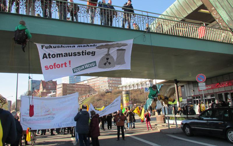 Fukushima mahnt - Demonstration in Hamburg am 11.03.2017