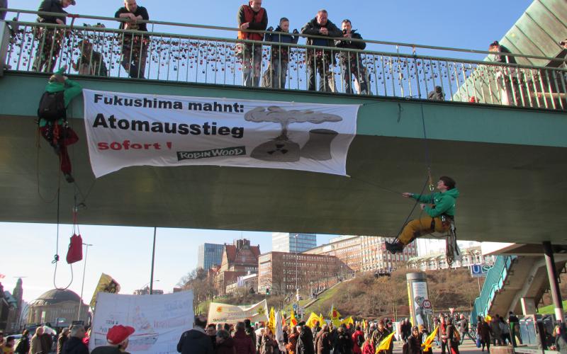 Fukushima mahnt - Demontration in Hamburg am 11.03.2017