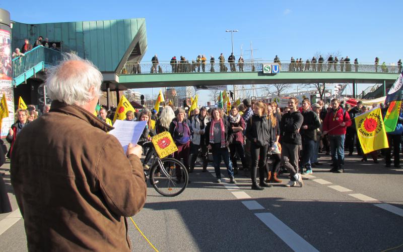 Fukushima mahnt - Demonstration in Hamburg am 11.03.2017