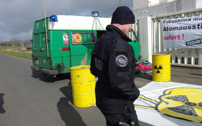 Protest am AKW Brokdorf - Besuch der technischen Einheit der Polizei