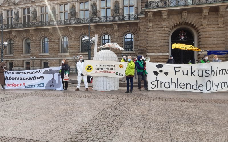 Auch in Hamburg wurde anlässlich des Fukushima Jahrestages gegen Atomkraft demonstriert
