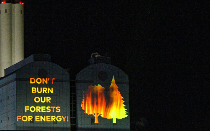 Videomessage auf einem Kraftwerk