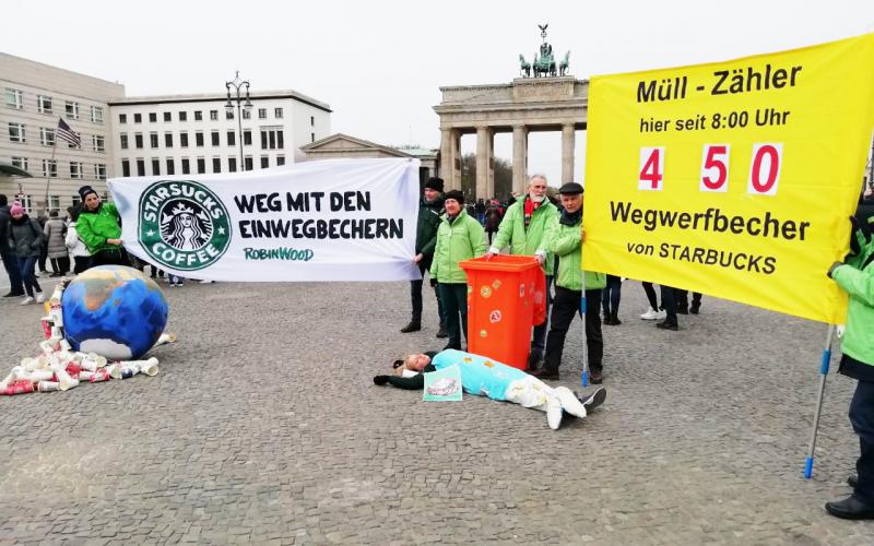 Foto Becher-Aktion Berlin Müllzähler