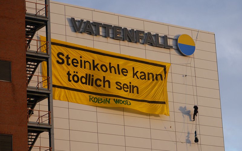 Banner am Kohlekraftwerk Moabit