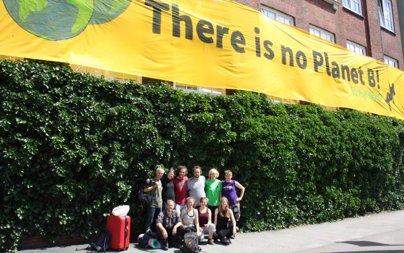 "There is no planet B" - Banner am Kunsthaus Hamburg