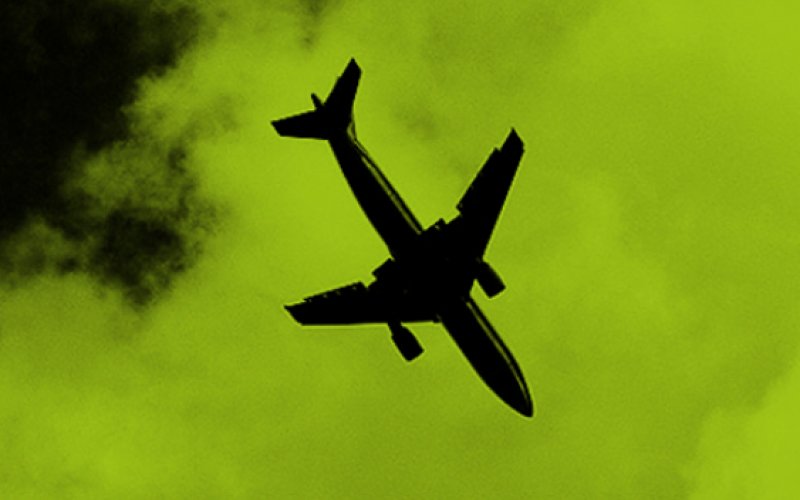 Bild Flugzeug vor Himmel