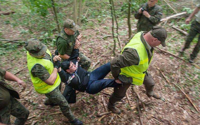 Sitzblockaden zur Rettung des Bialowieza Waldes