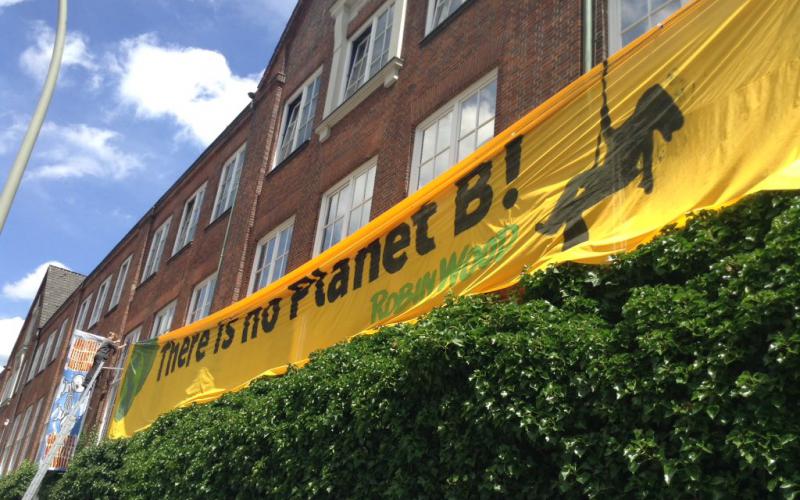 "There is no planet B" - Banner am Kunsthaus Hamburg, 6.7.2017 (ROBIN WOOD) "There is no planet B" - Banner am Kunsthaus Hamburg