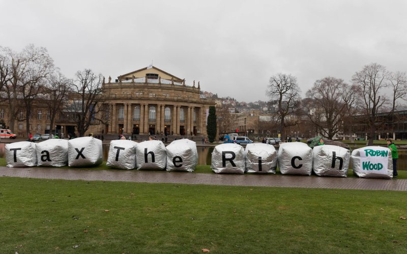 Protestaktion vor dem Stuttgarter Opernhaus
